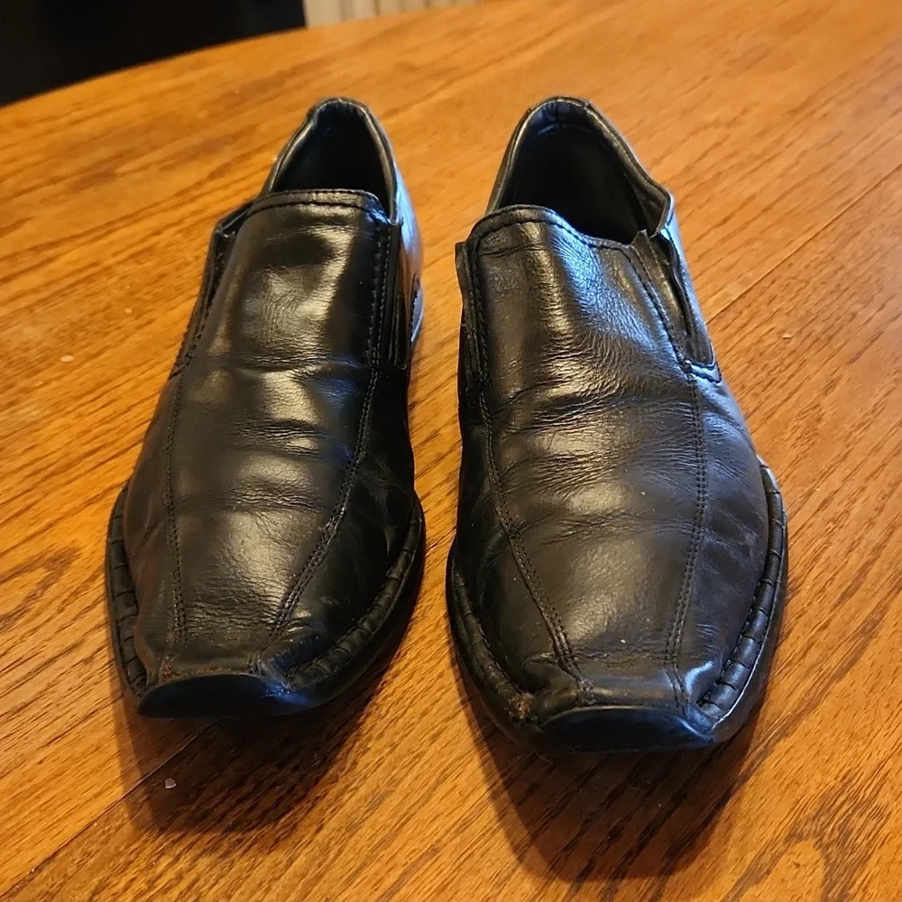 Guess Slip on Dress Shoes Size 9